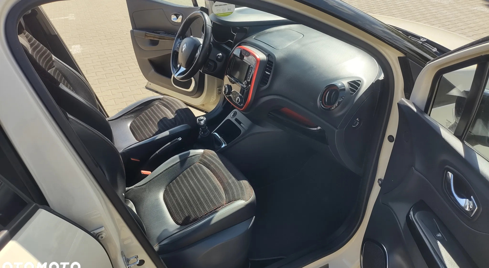 Renault Captur cena 41900 przebieg: 199000, rok produkcji 2015 z Bochnia małe 121